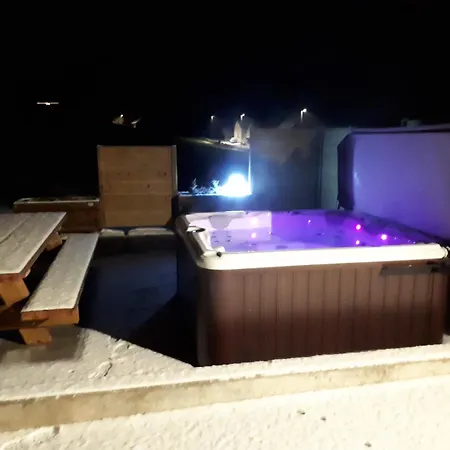 Gorevirat 2 Avec Jacuzzis Et Terrasses Privatives Pour Chaque Apartment Corcelles (Jura)
